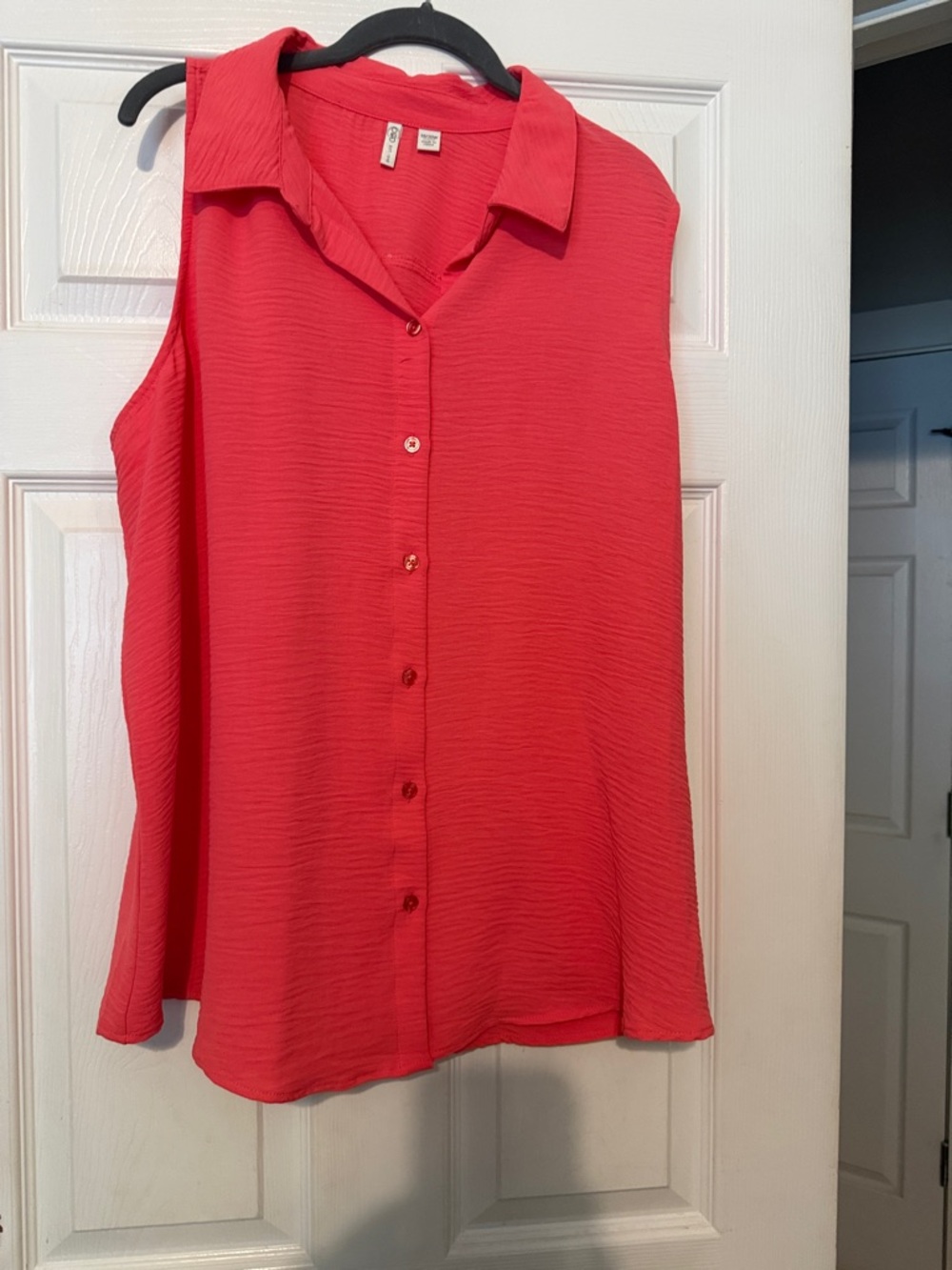 Cato Sleeveless Button-Front Blouse in Coral